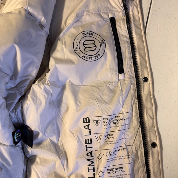 New womens medium Aritzia The Super (RE) Puff shorty coat - Picture 8 of 9